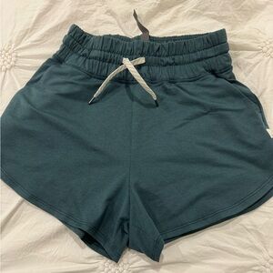 Vuori Women's Halos Performance 2.0 shorts